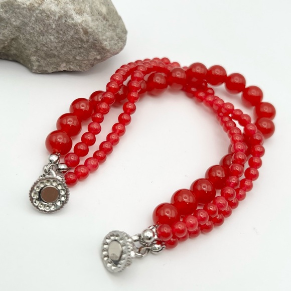 RED JADE 3 STRAND BRACELET - Picture 2 of 8